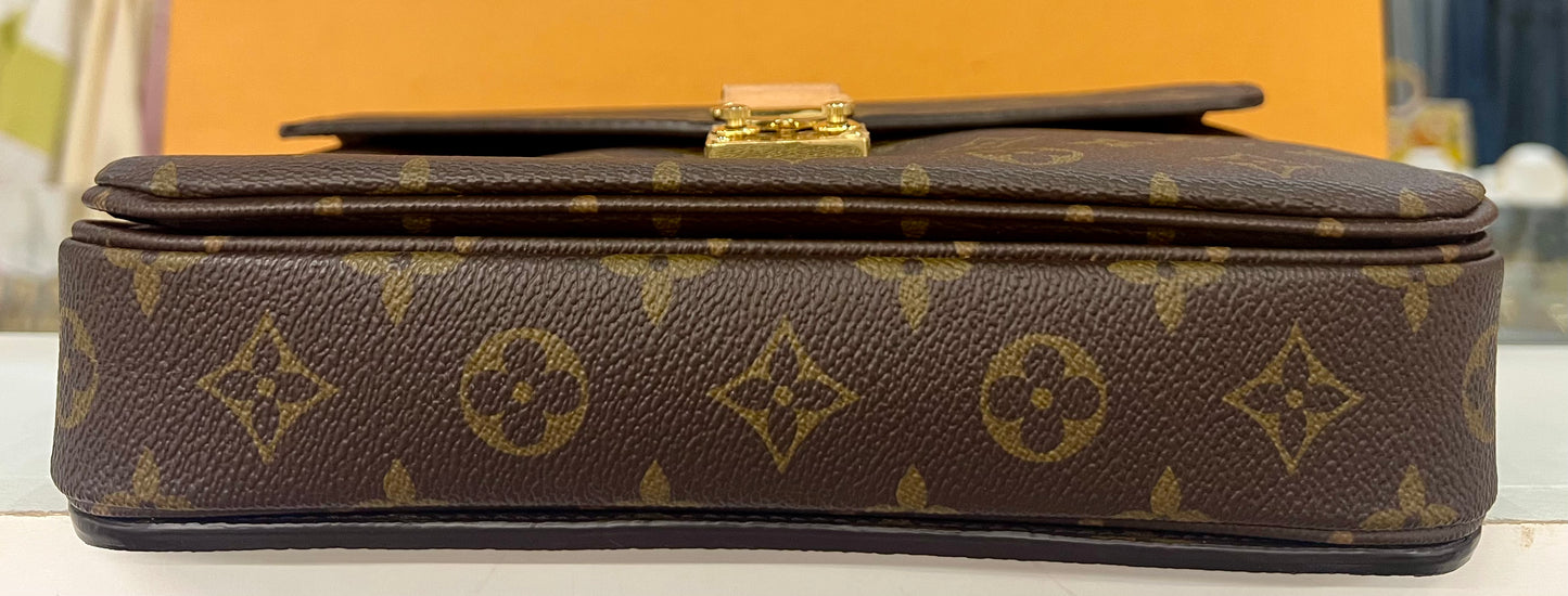Metis Pochette Monogram