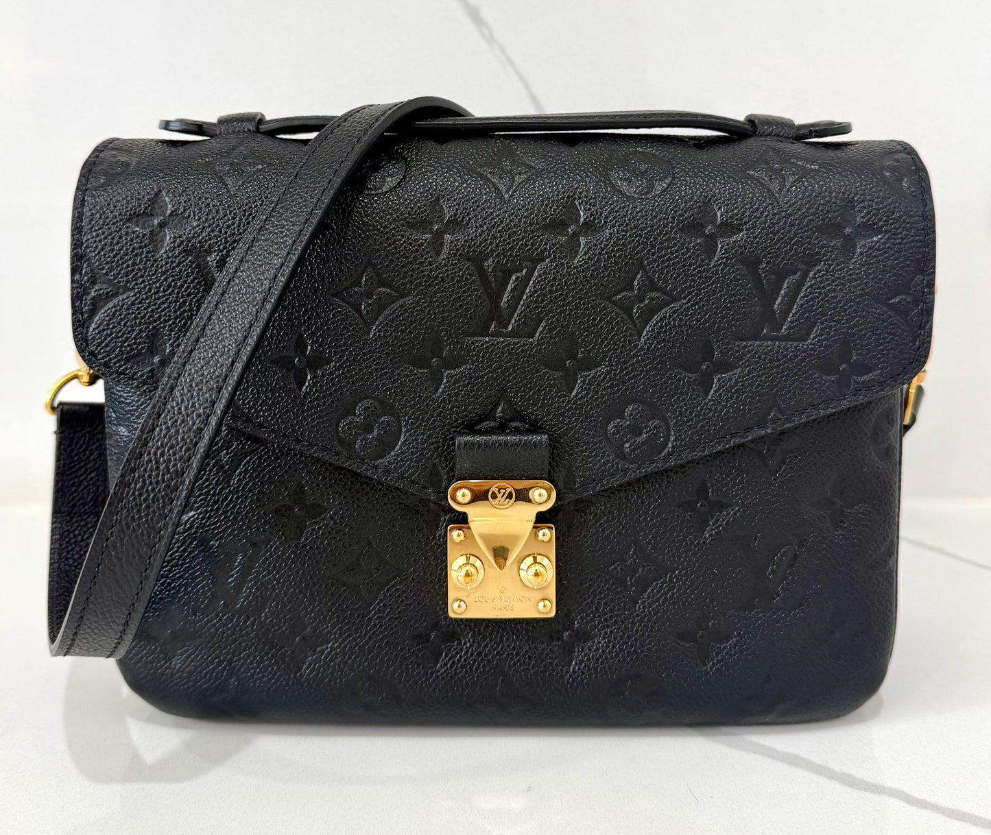 Metis Pochette Black