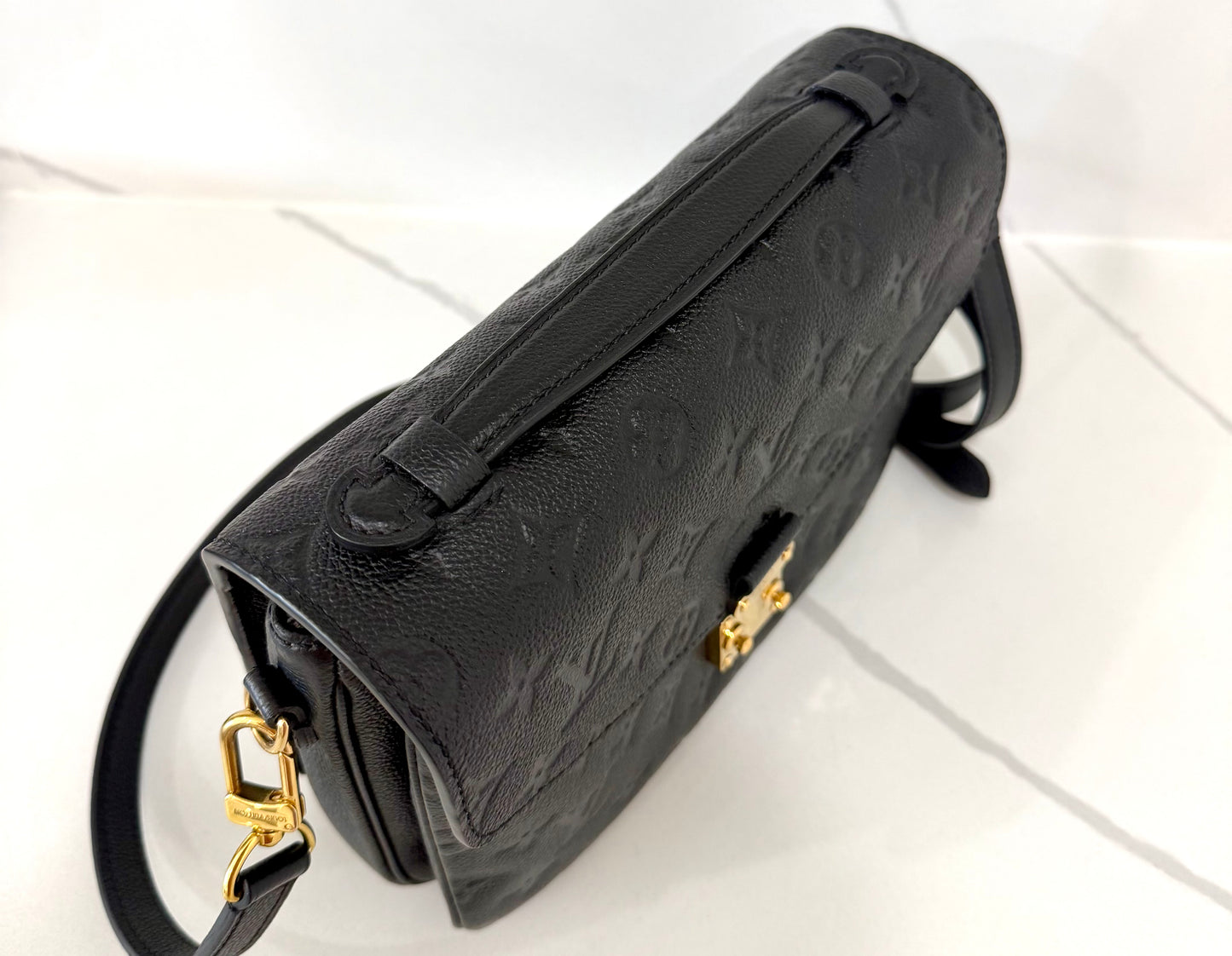 Metis Pochette Black