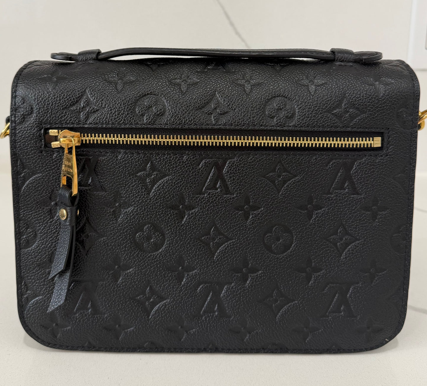 Metis Pochette Black