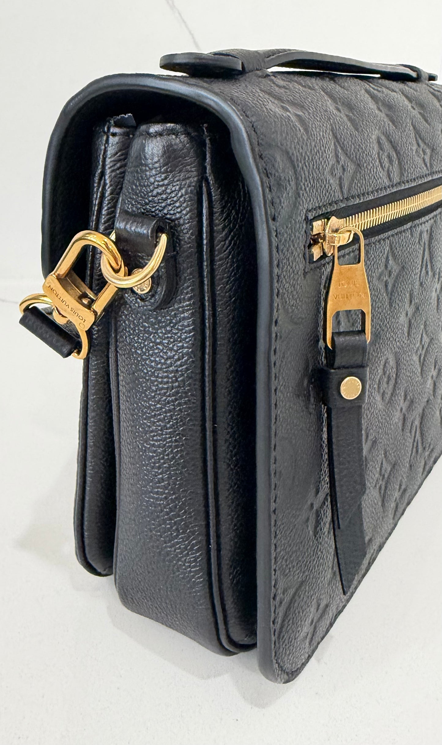 Metis Pochette Black