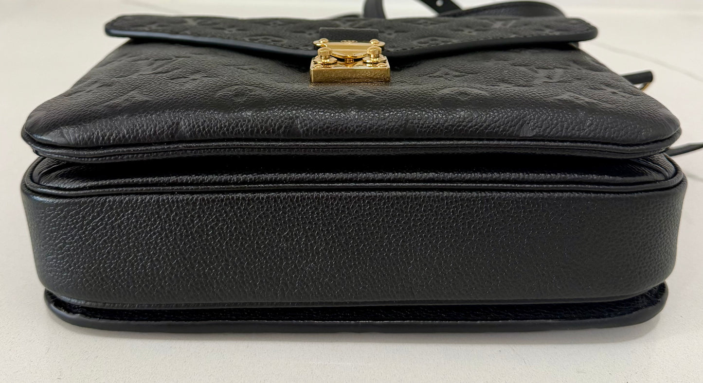 Metis Pochette Black