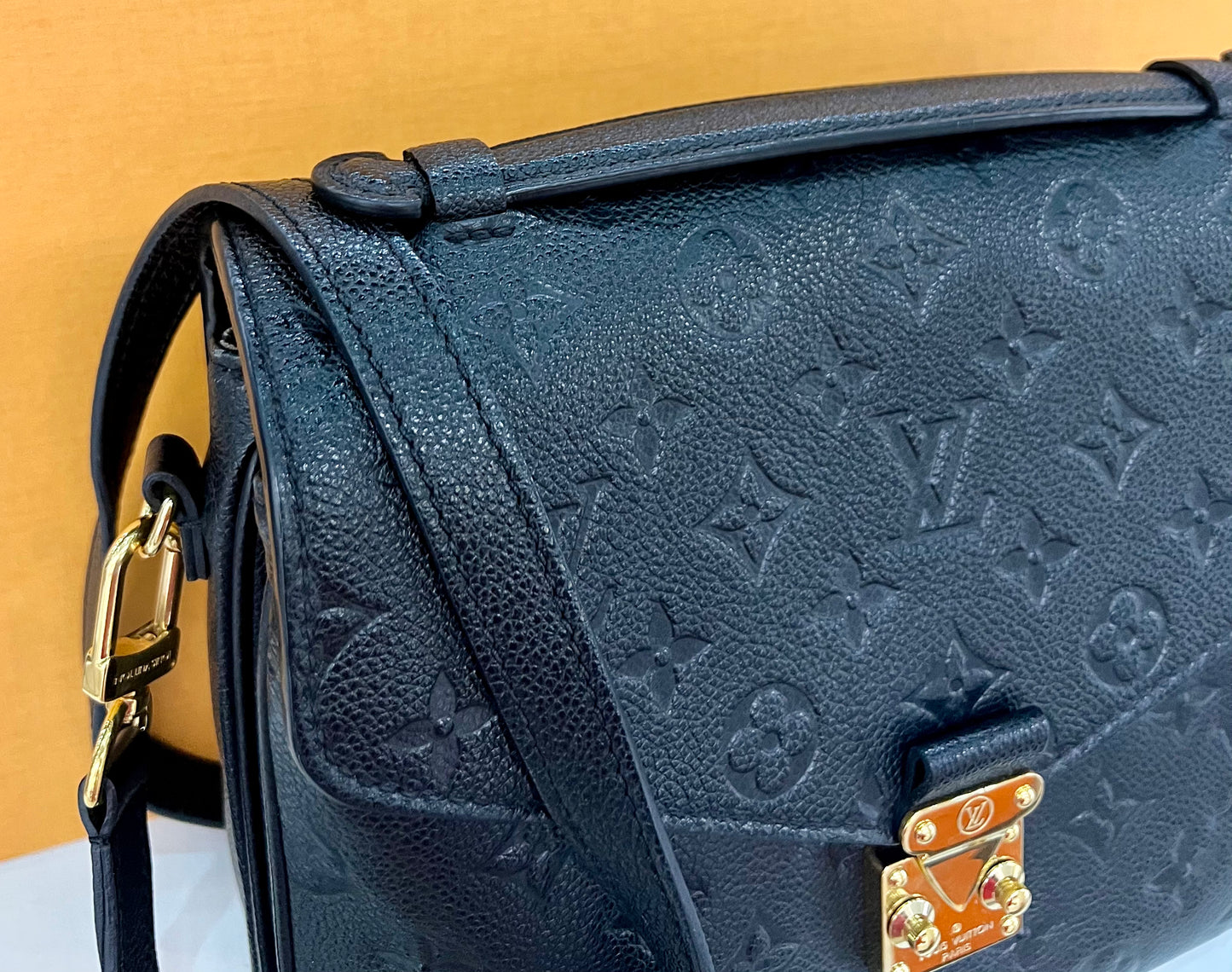 Metis Pochette Black Empreinte