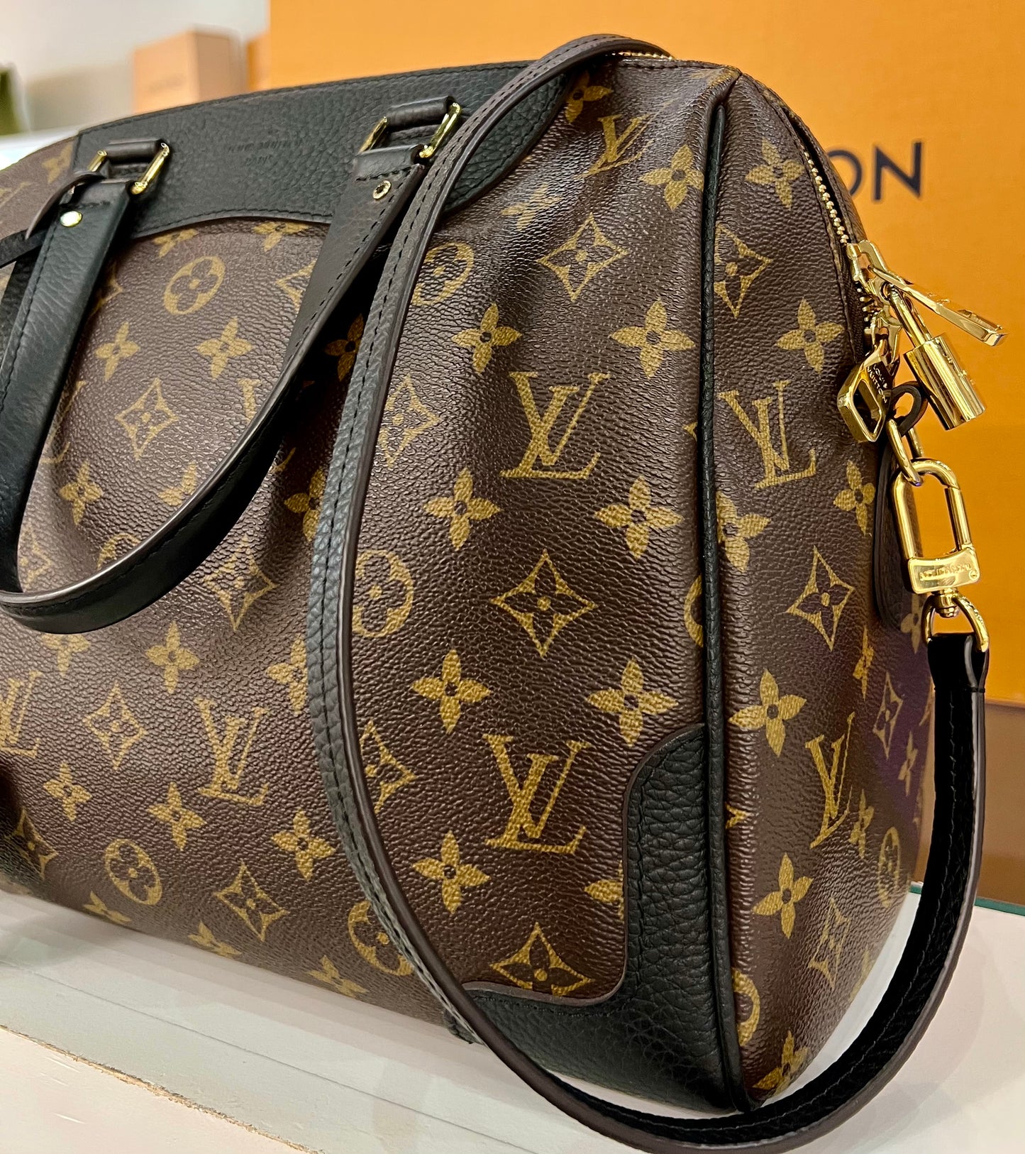 Retrio Monogram/Black