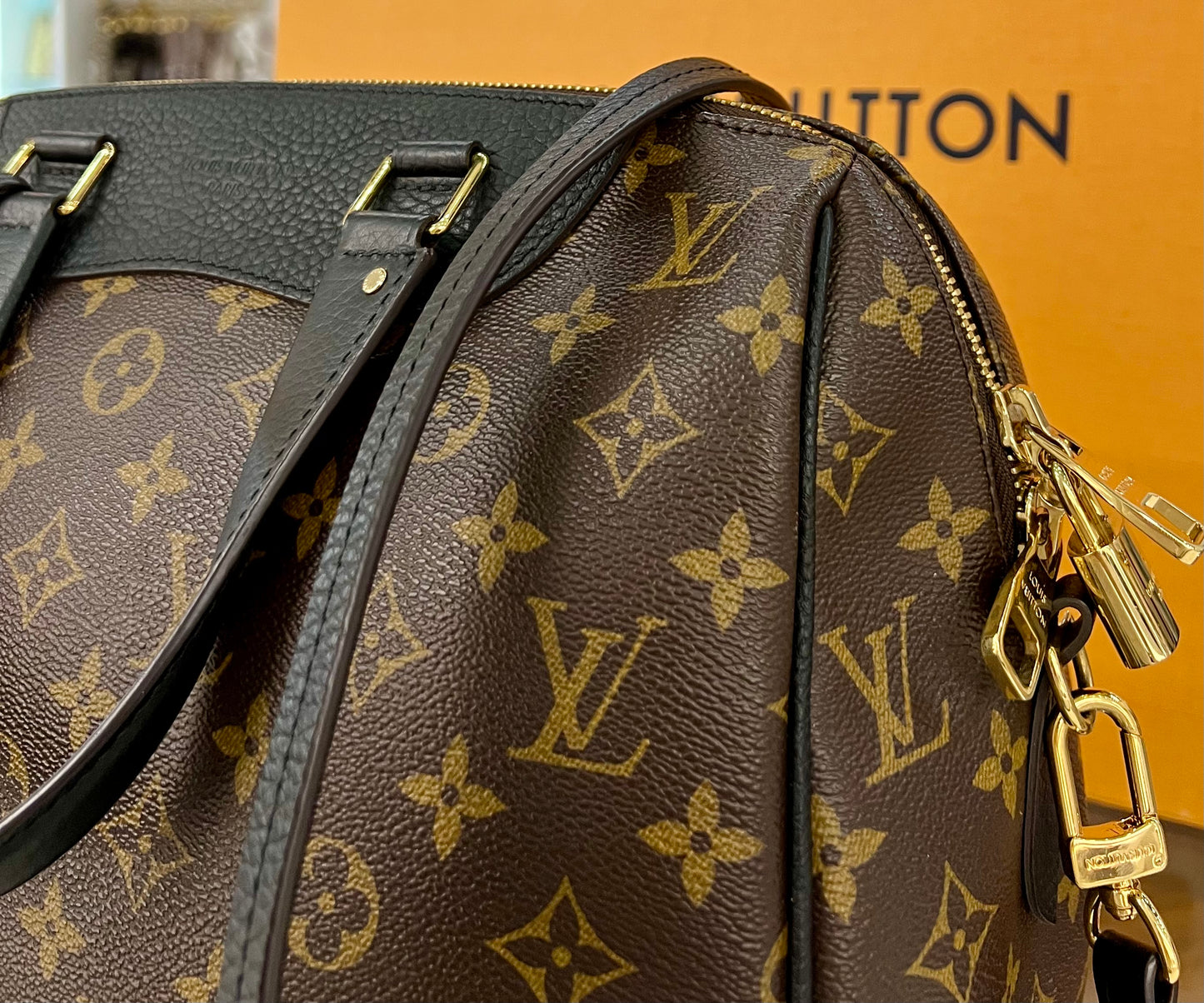 Retrio Monogram/Black