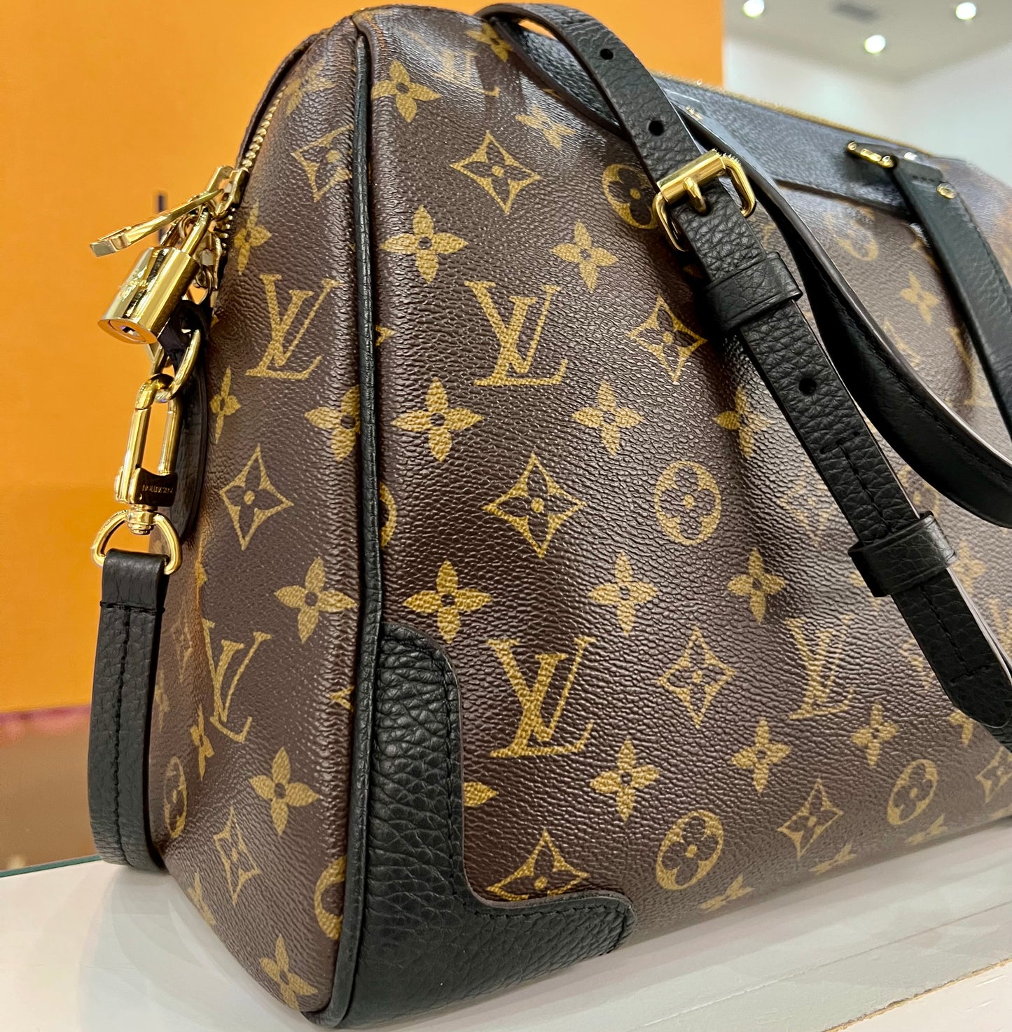 Retrio Monogram/Black