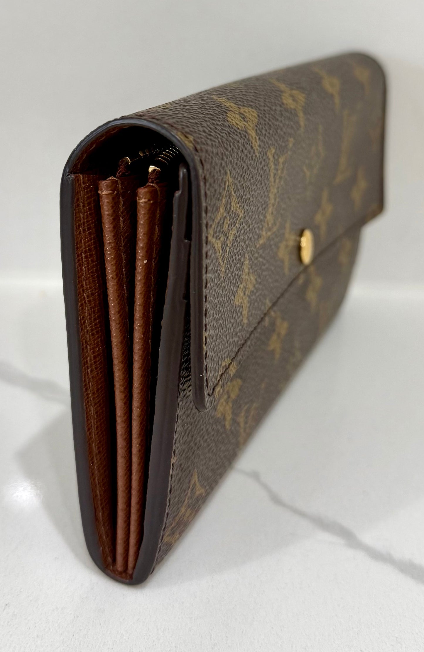 Sarah Wallet Monogram