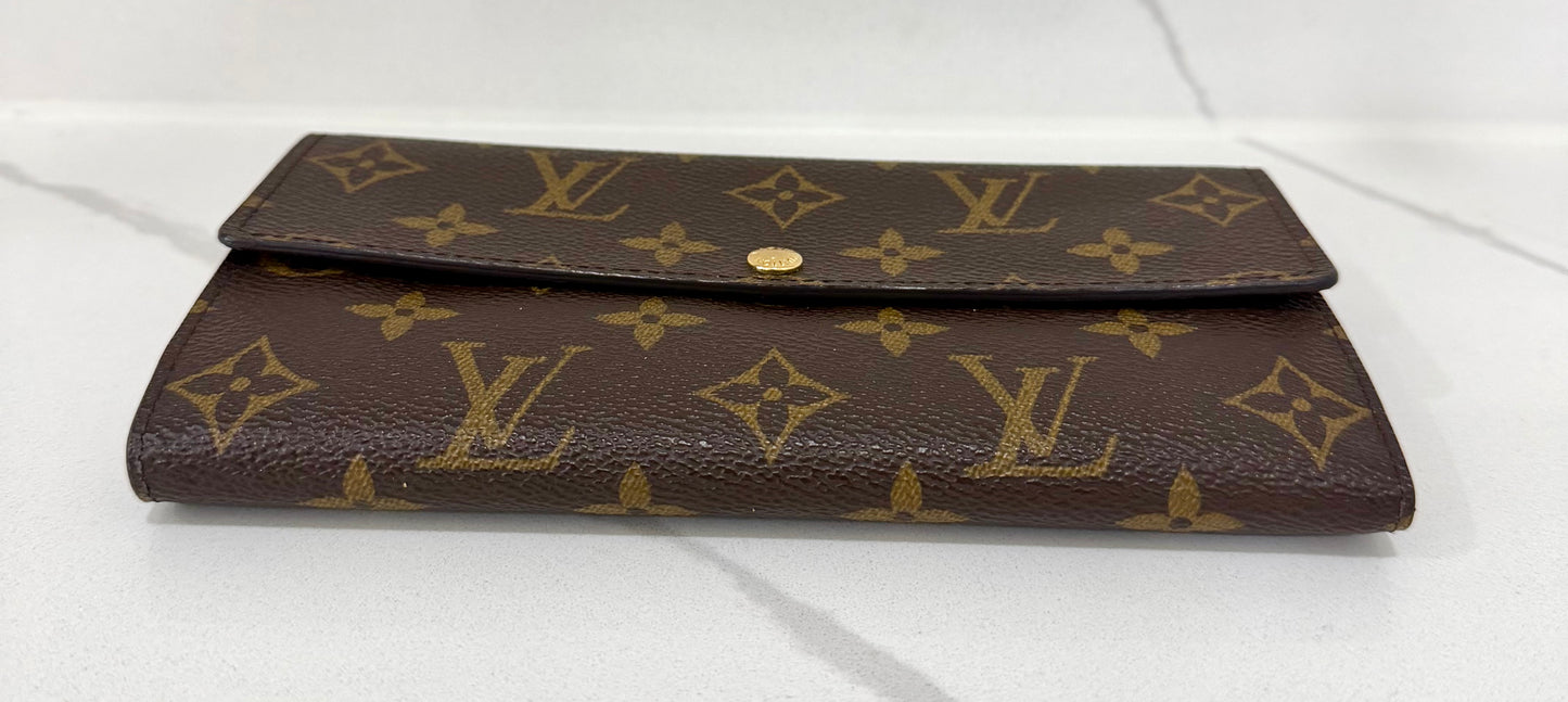 Sarah Wallet Monogram