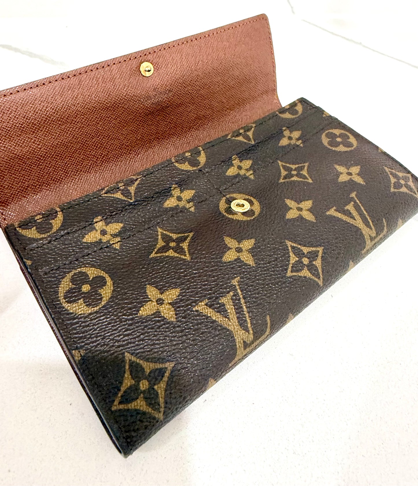 Sarah Wallet Monogram