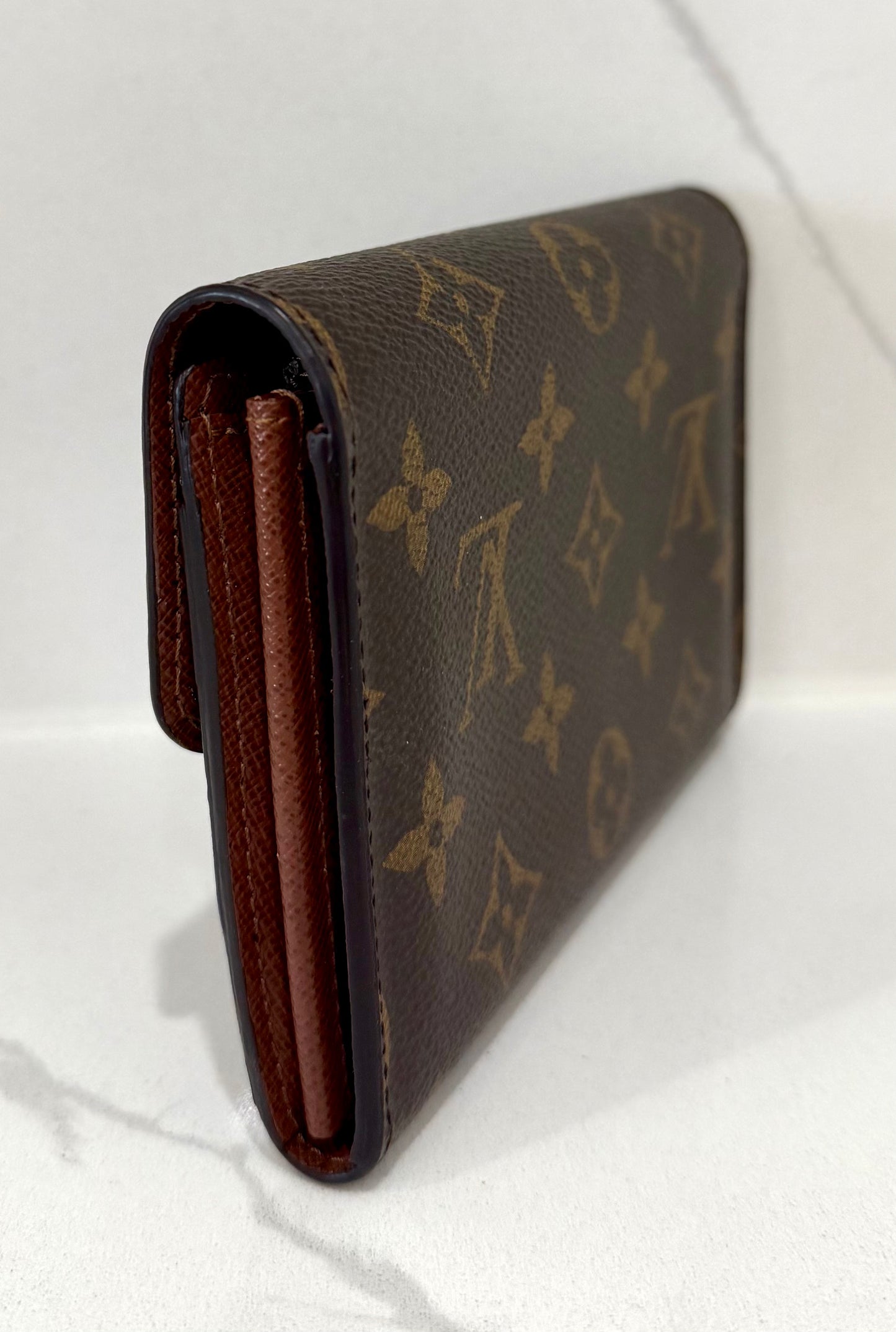Compact Sarah Wallet