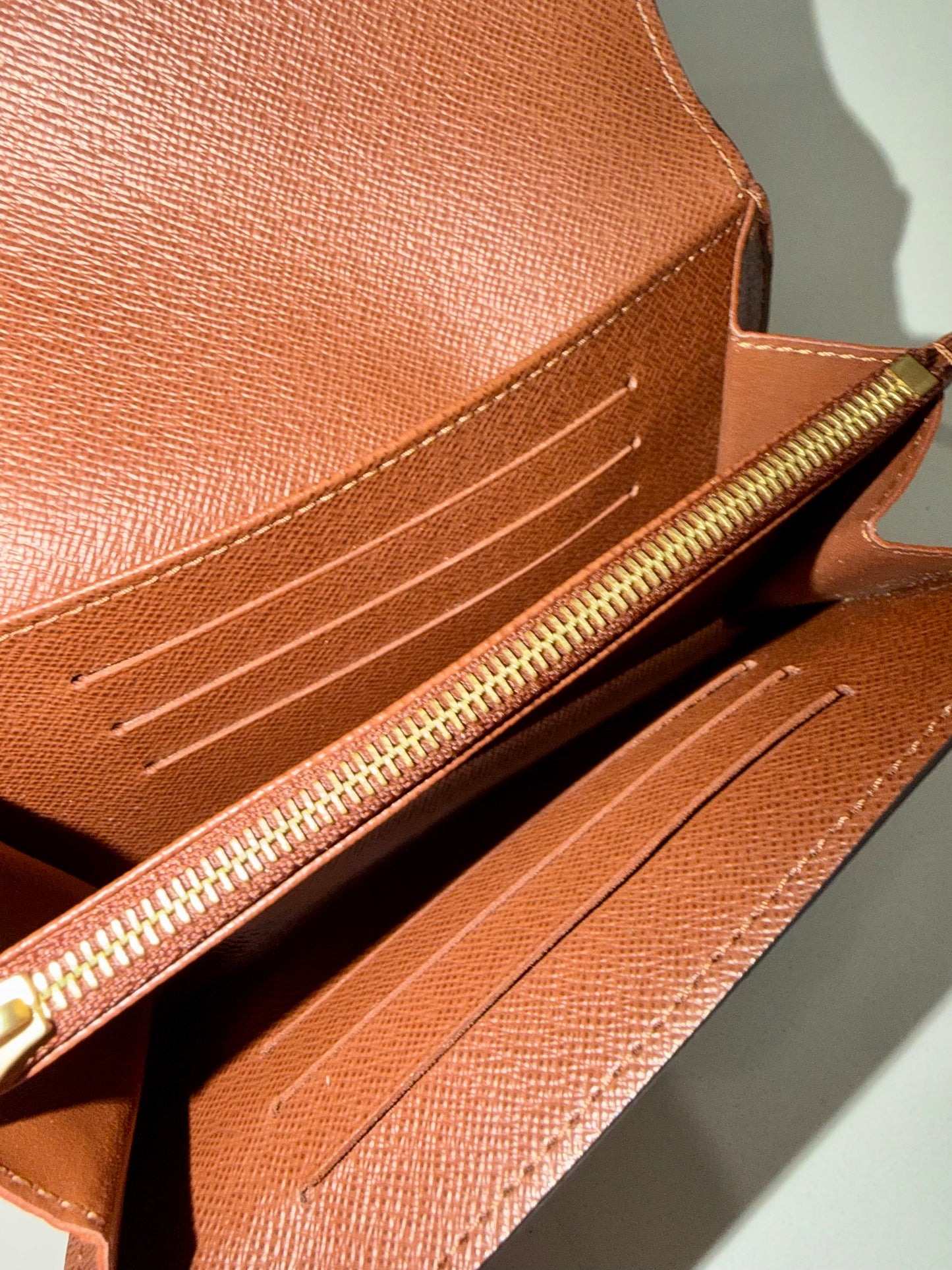 Compact Sarah Wallet
