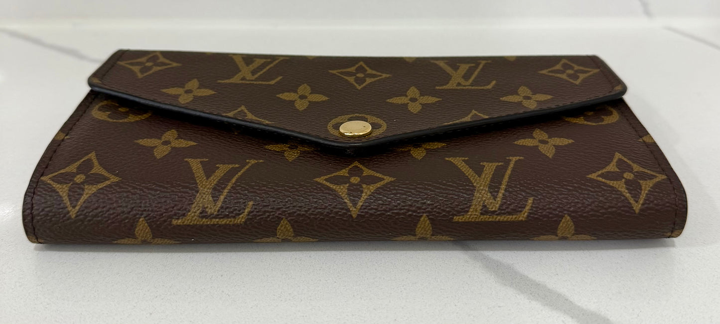Sarah Wallet Monogram
