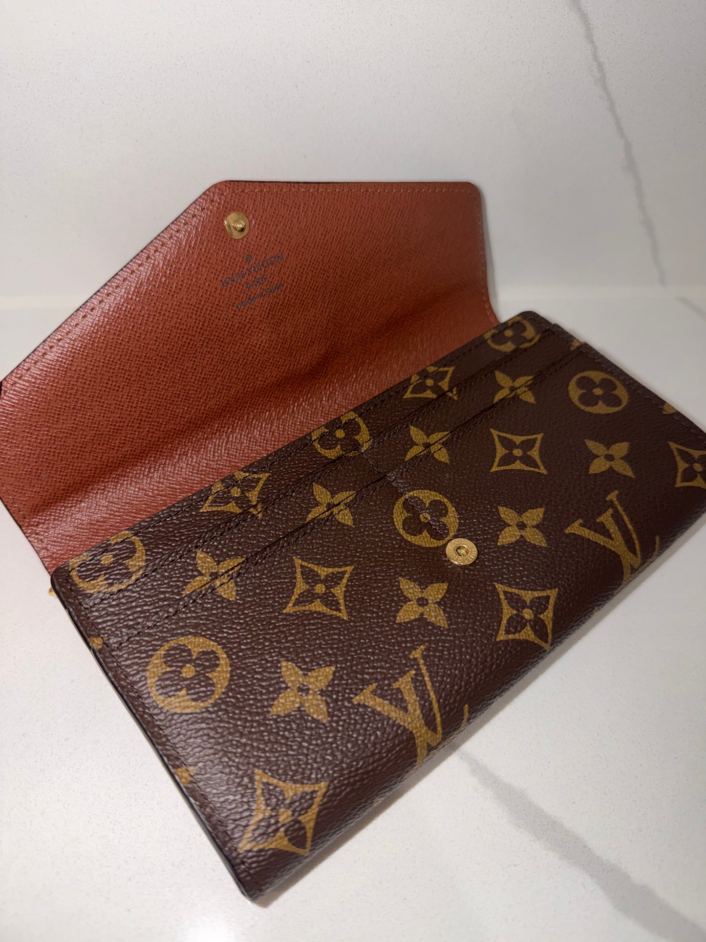 Sarah Wallet Monogram