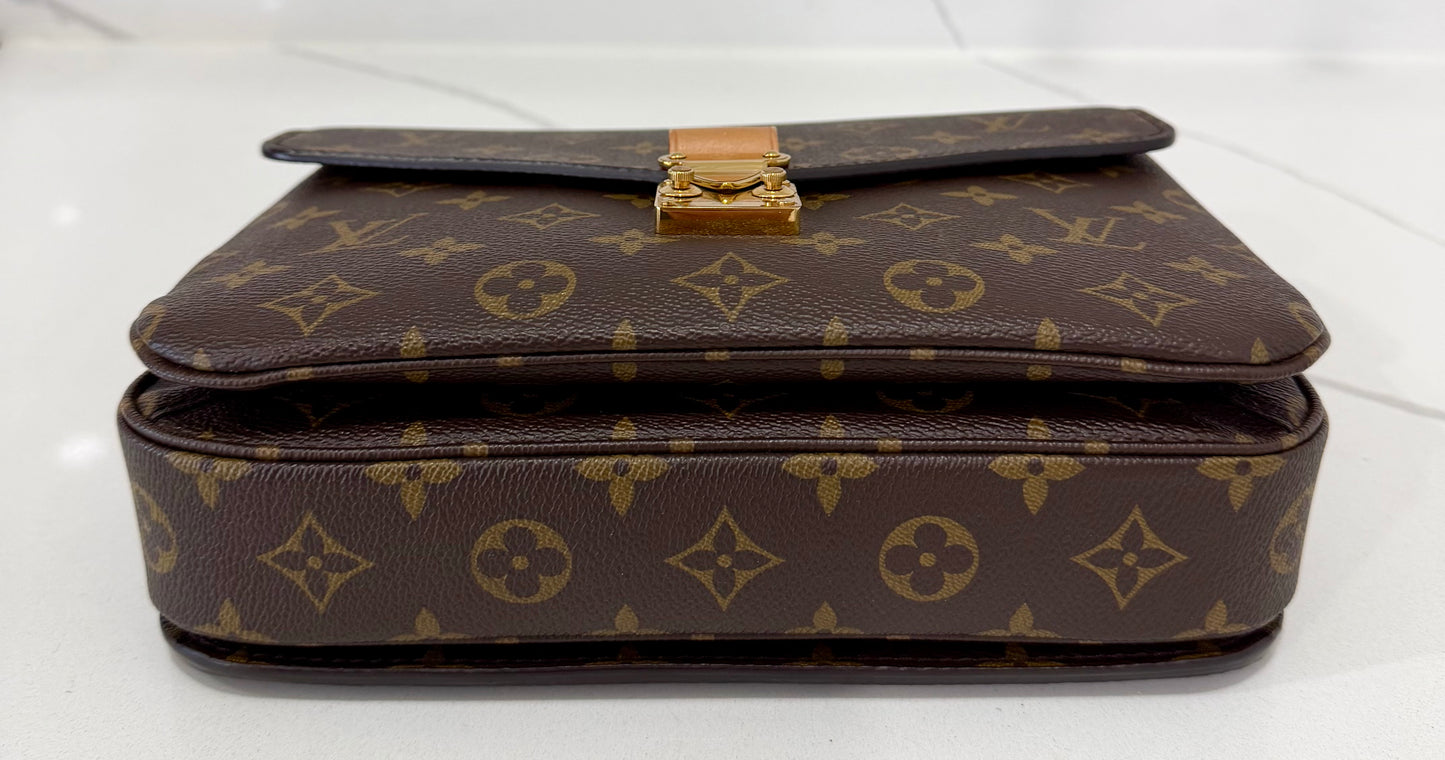 Metis Pochette Monogram