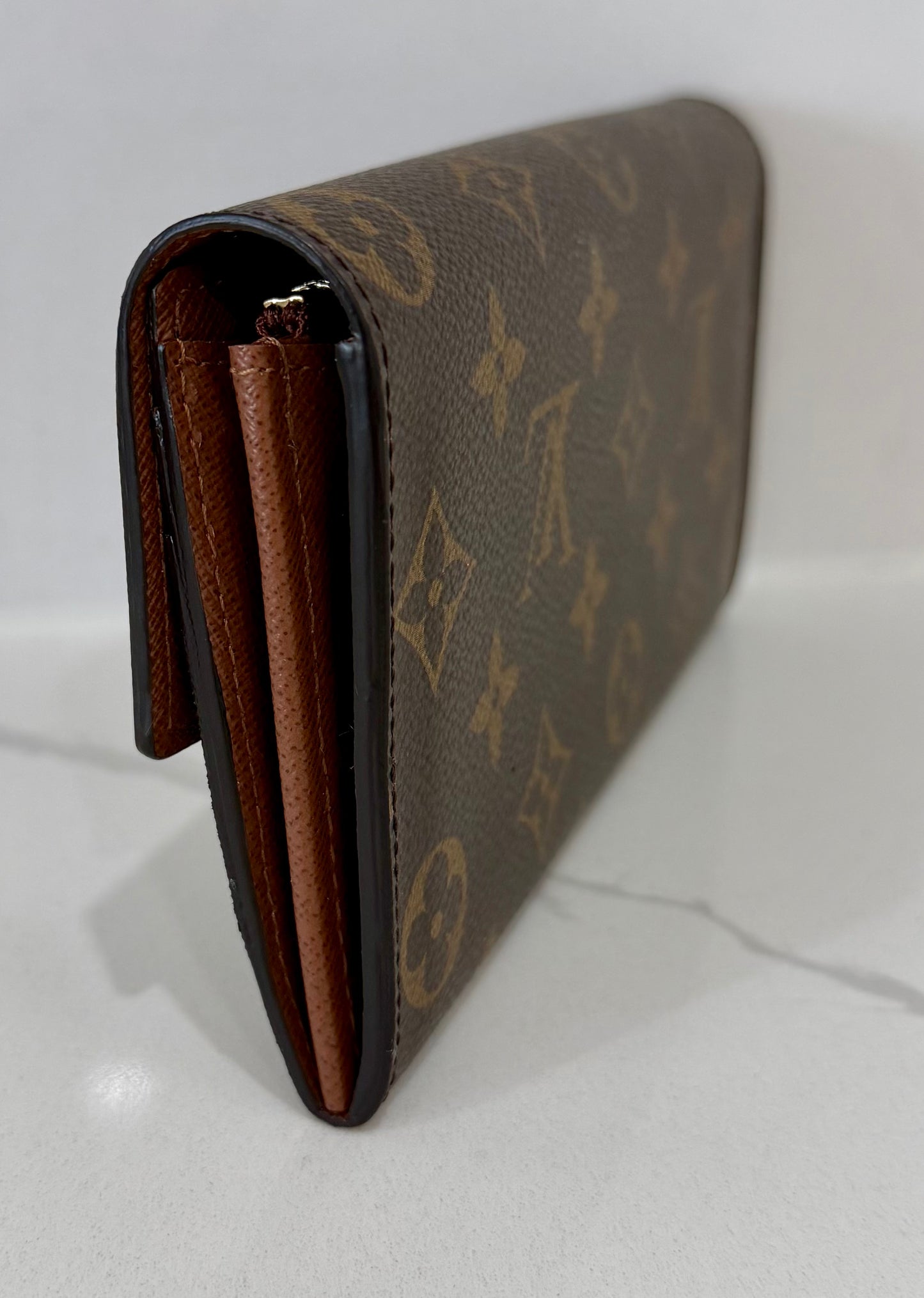 Sarah Wallet Monogram