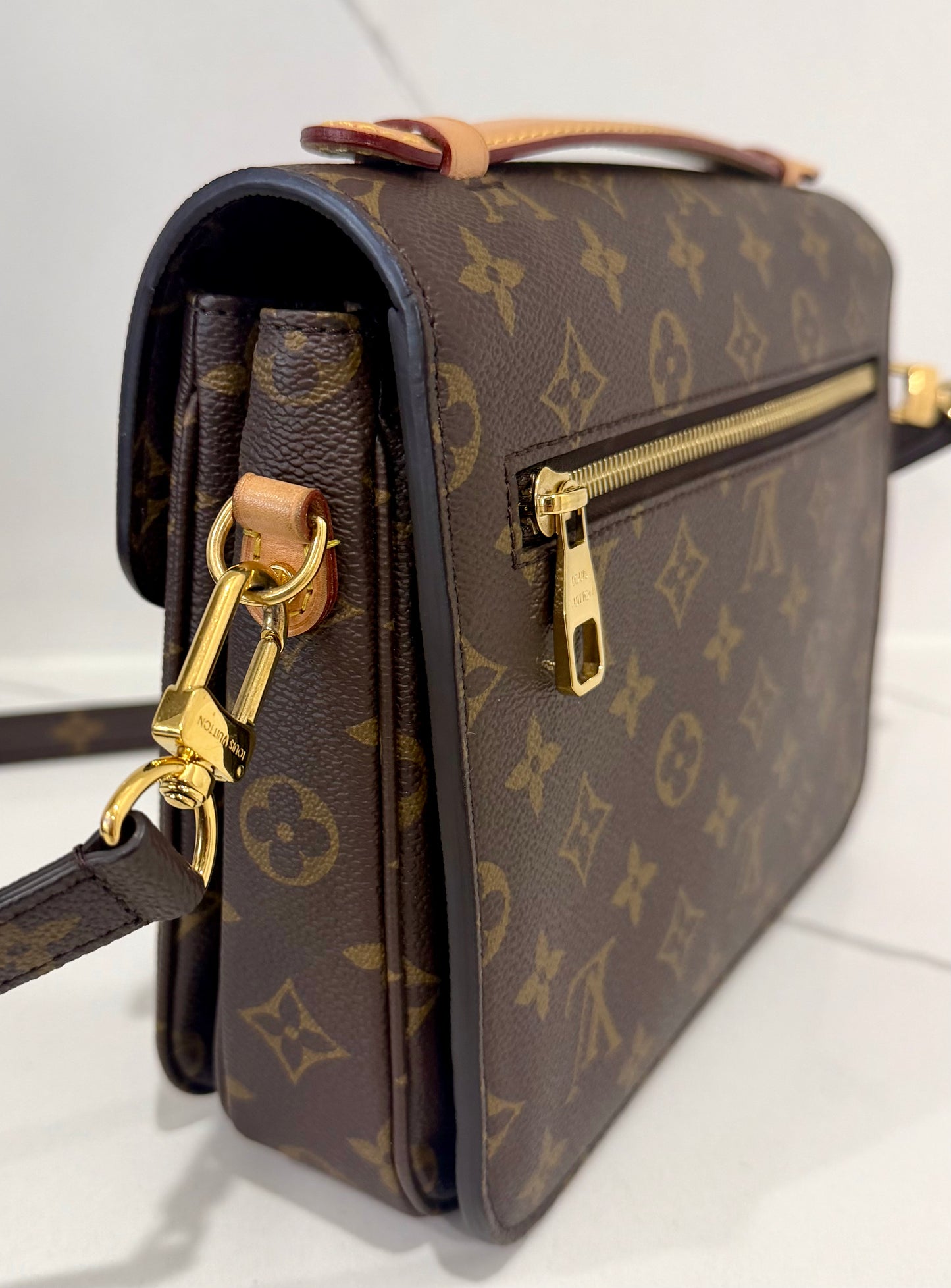 Métis Pochette Monogram