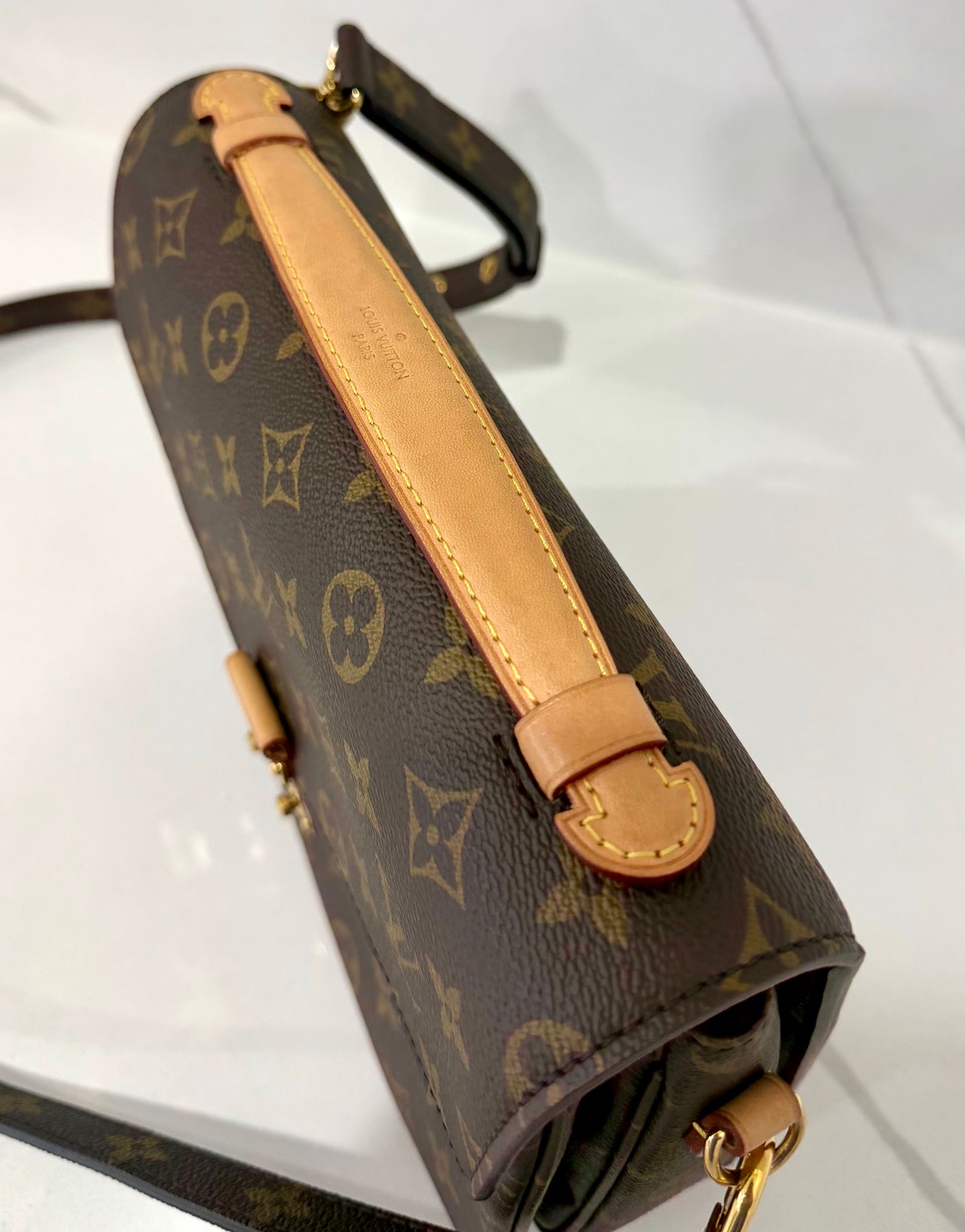 Métis Pochette Monogram