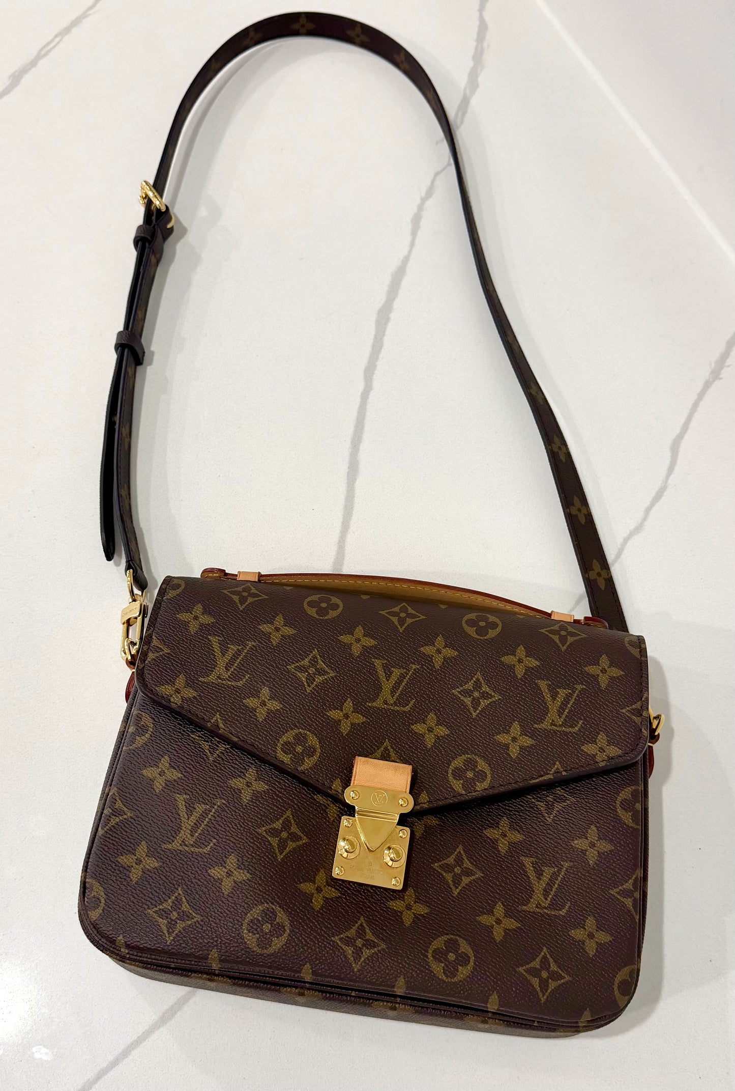 Métis Pochette Monogram