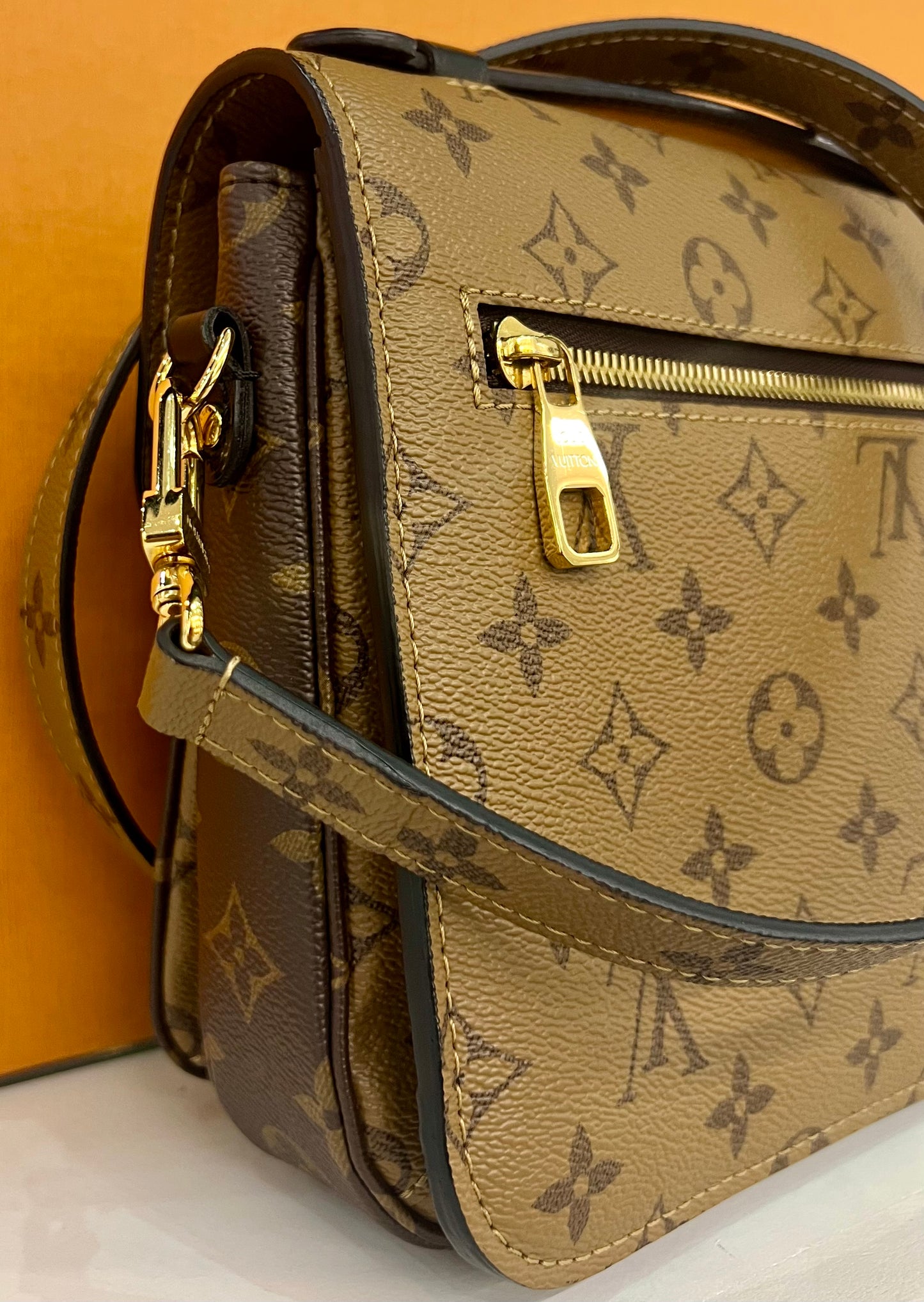 Metis Pochette Reverse