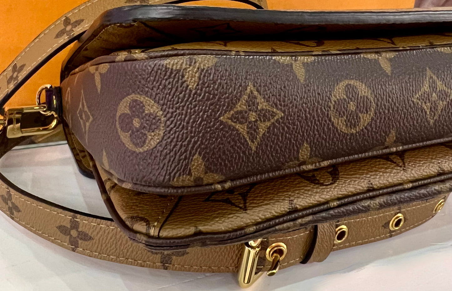 Metis Pochette Reverse