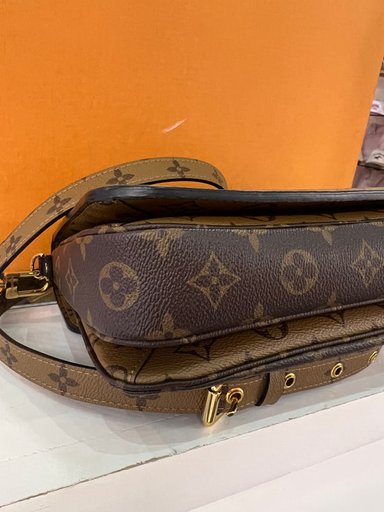 Metis Pochette Reverse Monogram
